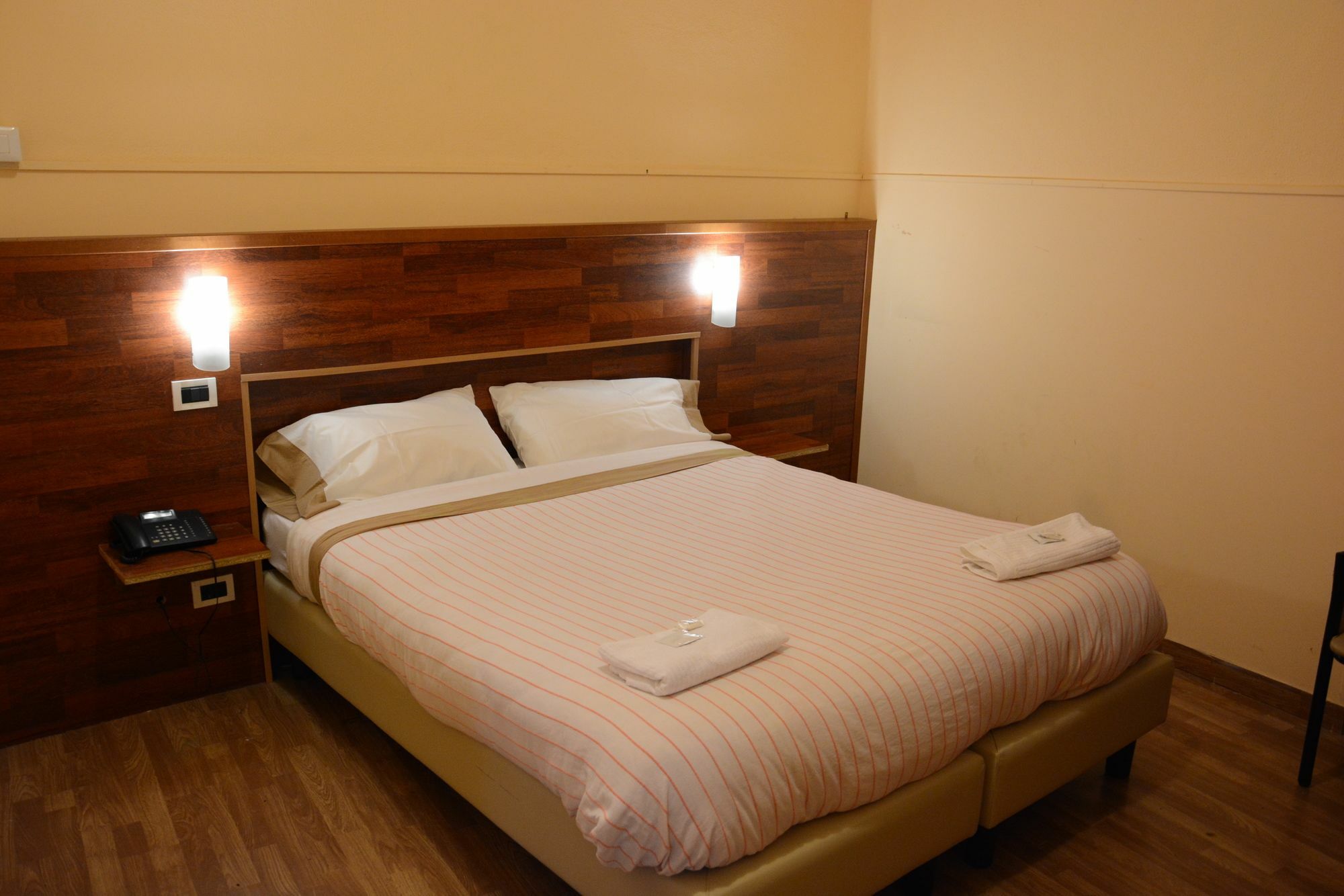Royal Hotel 2*
